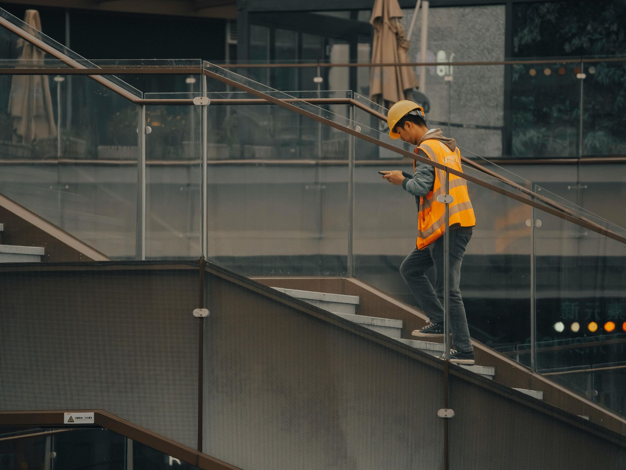 Operatori al lavoro con dispositivi di protezione individuale