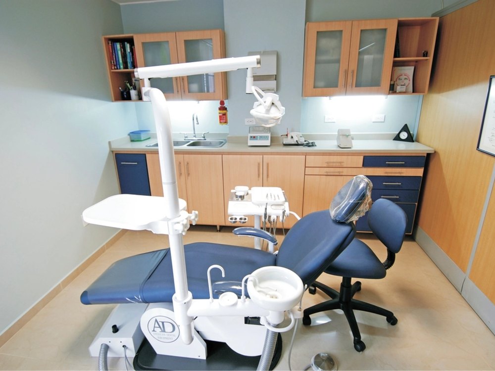 Riunito e postazione di uno studio odontoiatrico